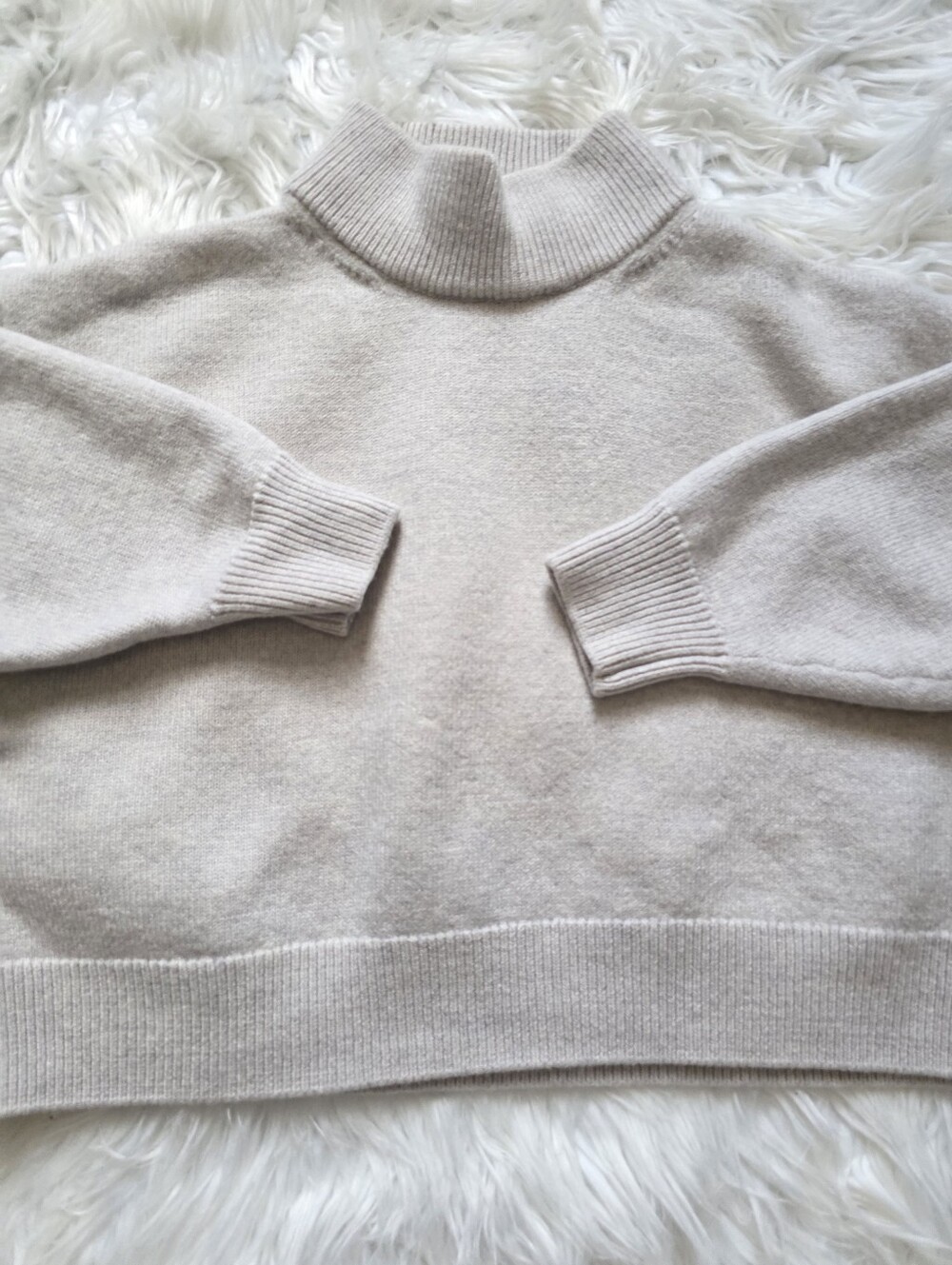 Wilfred Gray Merino Wool Cropped Turtleneck Sweater - Picture 2 of 9
